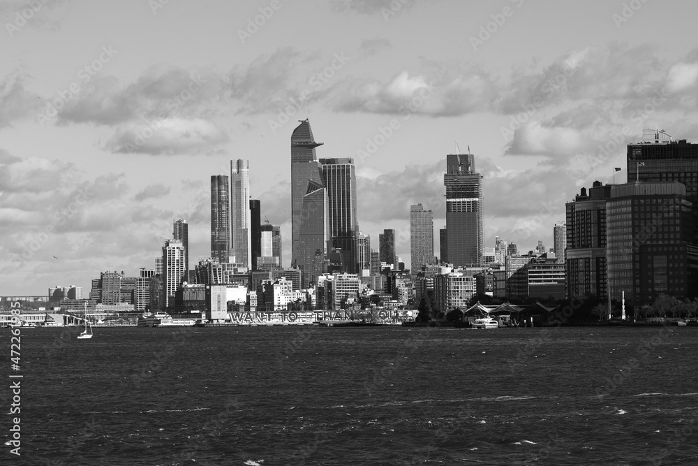 Obraz premium Beautiful panoramic view of New York City at sunrise with skyscrapers