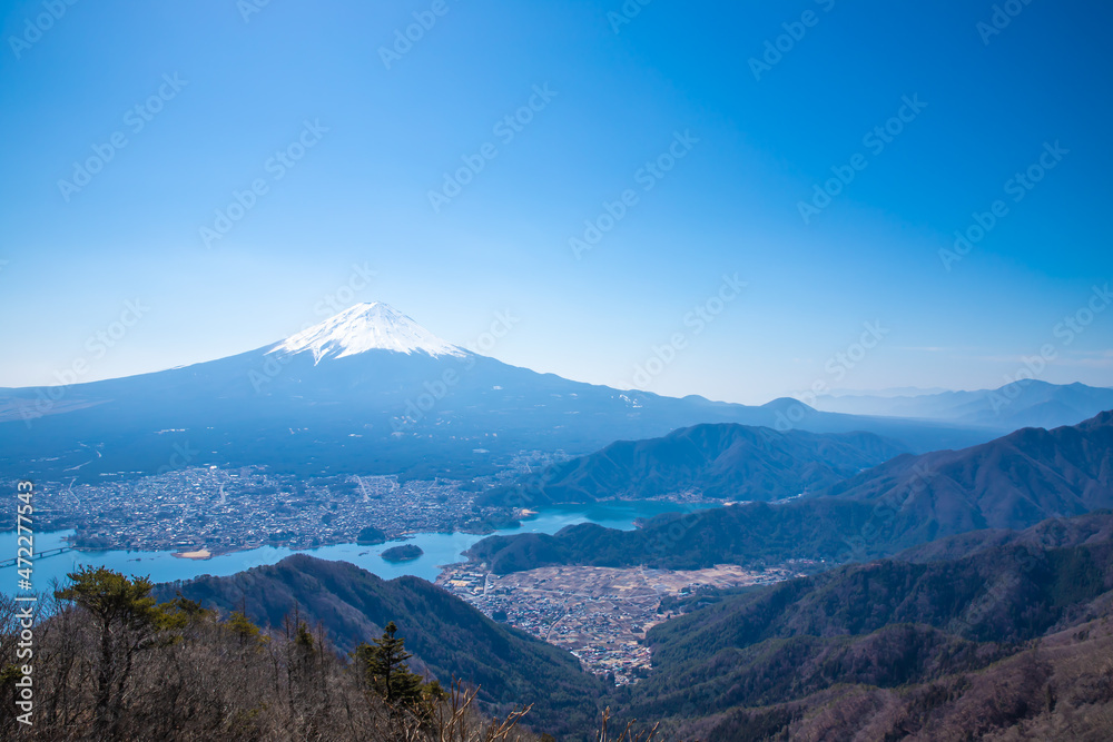 山梨県　黒岳山頂から望む富士山と河口湖