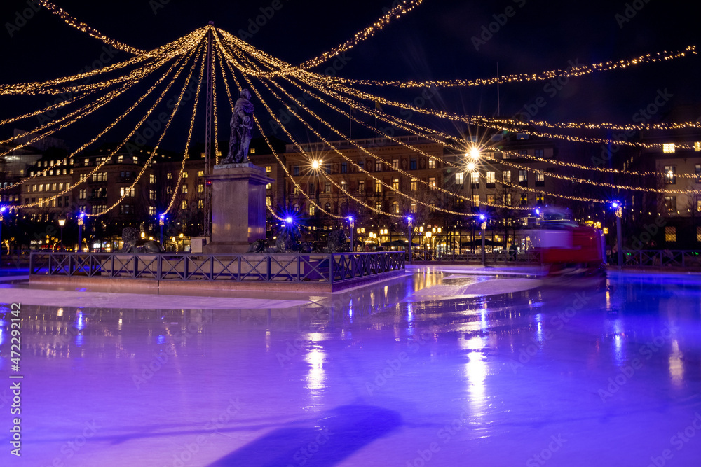 Obraz premium Winter in Stockholm. Ice skating in the square in Kungstradgarden. Sweden, Stockholm 