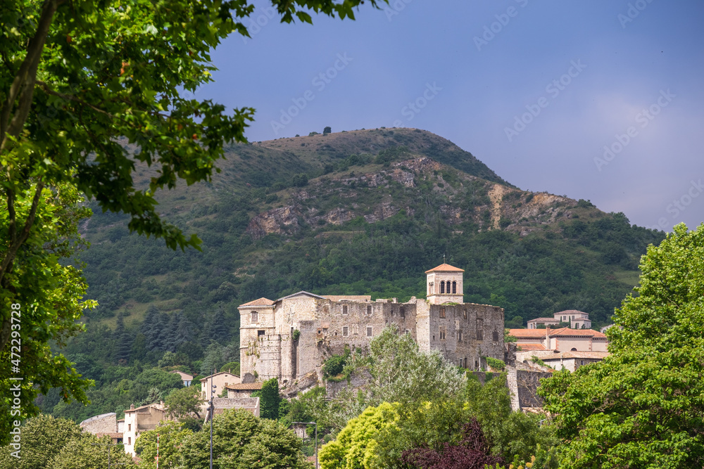 France, Ardèche (07), le château de la Voulte-Sur-Rhône de style Renaissance du XIV siècle, situé sur la rive droite du Rhône.
