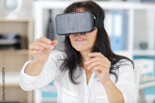 mature woman experience with vr googles