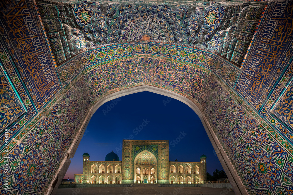 Ταπετσαρία Central Asia, Uzbekistan, Samarkand. Mosque complex at night.