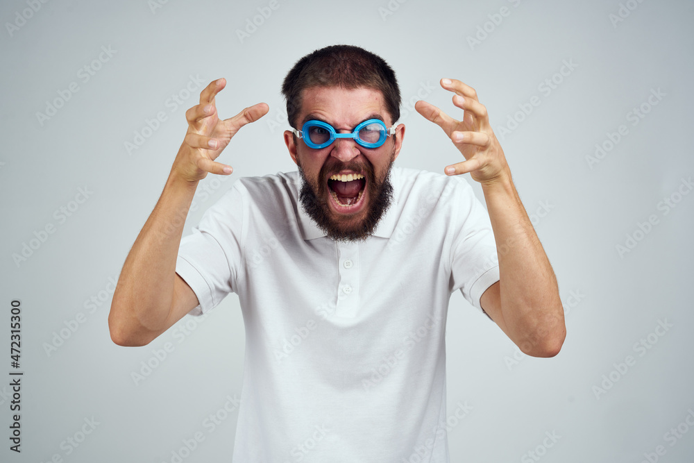 Naklejka premium bearded man white shirt goggles for swimming light background