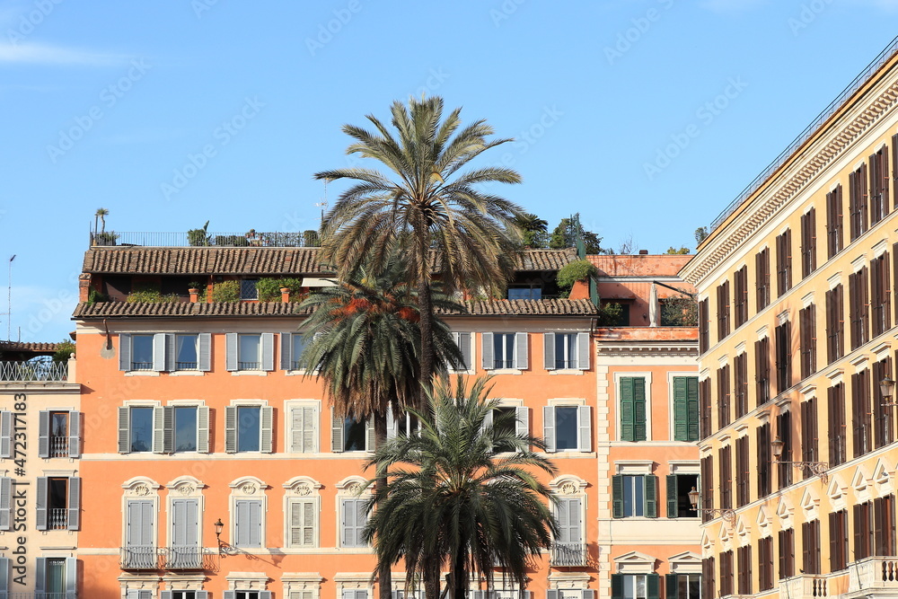 Naklejka premium Piazza di Spagna Square View with Buildings and Palm Trees in Rome, Italy