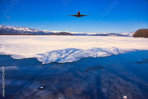 厳冬期の凍てついた屈斜路湖