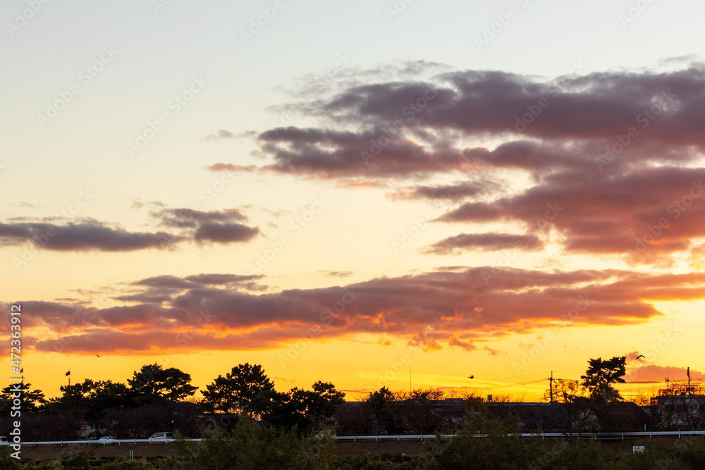 夕暮れ時のオレンジ色の空