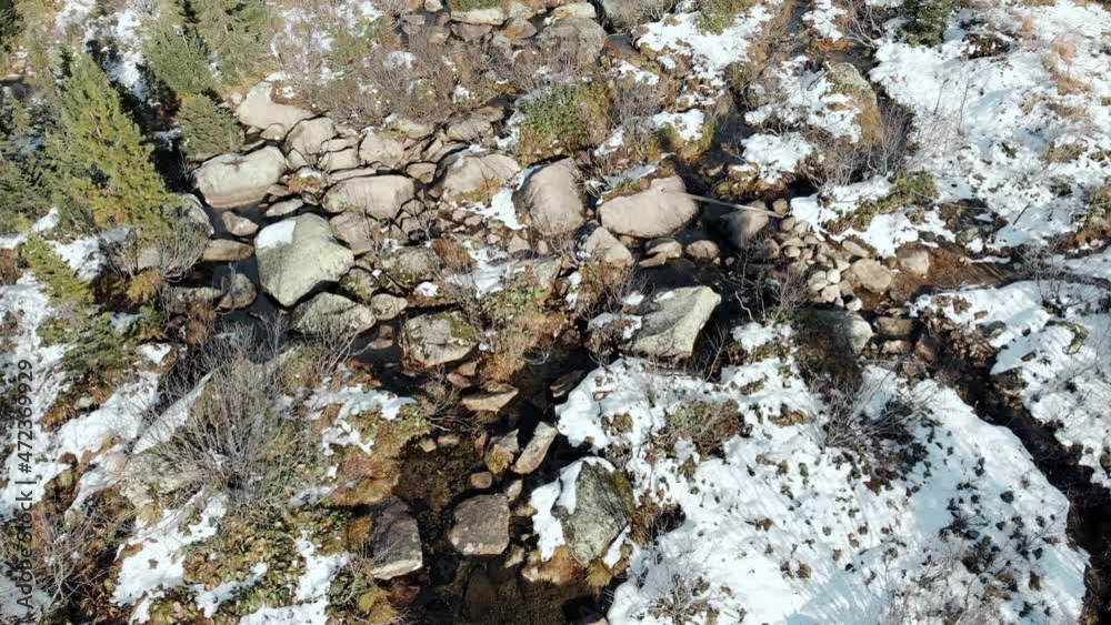 First snow, stones and cold water. Flying over a stream towards Lake Raduzhnoe. Taiga, trees and driftwood. Ergaki park First snow, stones and cold water. Flying over a stream towards Lake Raduzhnoe. Taiga, trees and driftwood. Ergaki park