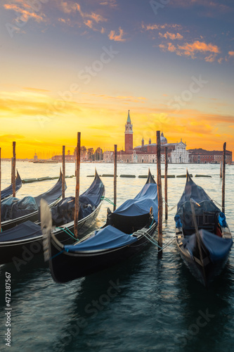 Gondolas parked at Venezia with San Giorgio Maggiore church at the back while sunrise, Veneto, Italy. © Jorge Argazkiak