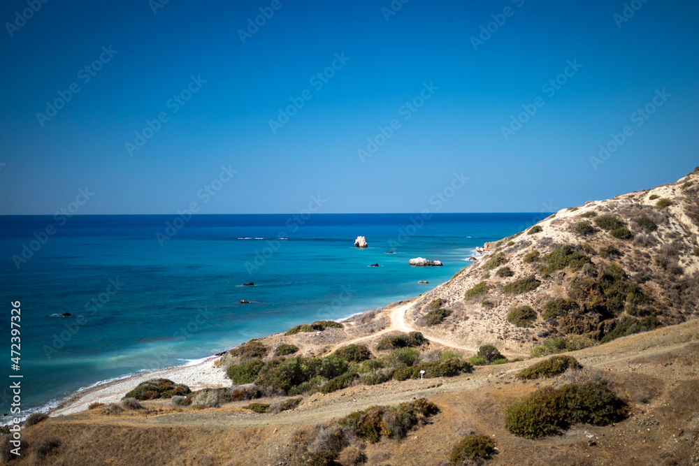 Panorama Blick auf die Küste/ Strand von Kouklia, Zypern. Eine beliebte Sehenswürdigkeit. Panorama Blick auf die Küste/ Strand von Kouklia, Zypern. Eine beliebte Sehenswürdigkeit.