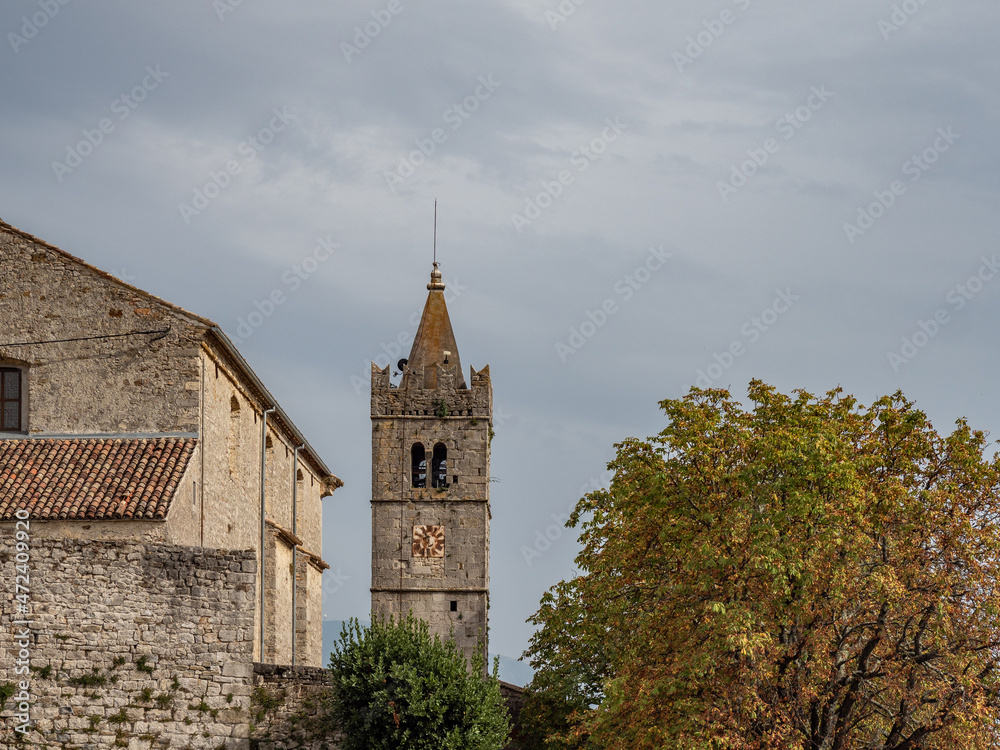 Fototapeta premium The ancient architecture in town Hum