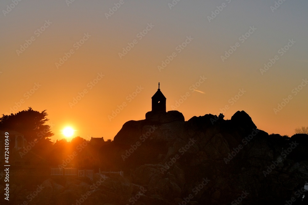 Ambiance au coucher du soleil sur Port-Blanc Penvenan en Bretagne. France