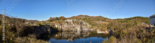 石切山脈の地図にない池と紅葉