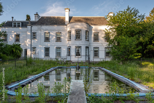 Canvas Print abandoned colonial mansion toronto