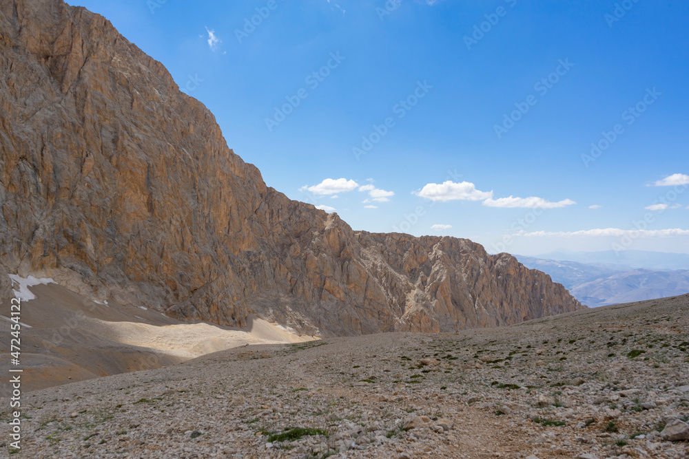 Aladaglar is the holy place of mountaineers. Demirkazık Mountain, Yedigöller, Climbing tracks.