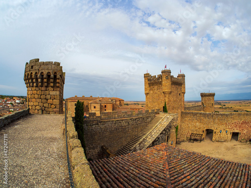 Torres y almenas en el castillo de Oropesa, Toledo photo