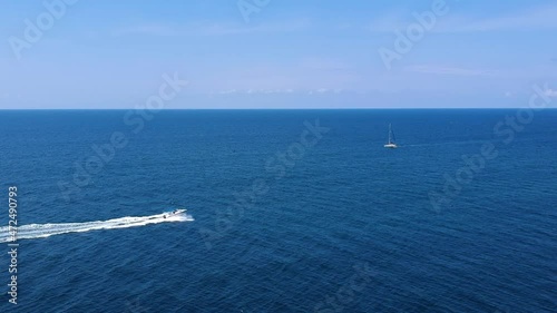 The boat rushes through the waves into the sea