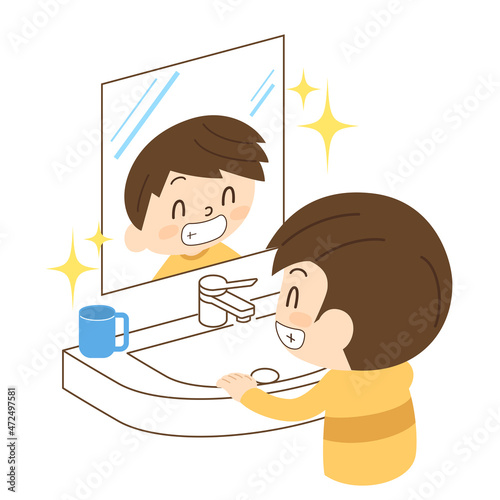 鏡で歯の確認をする男の子