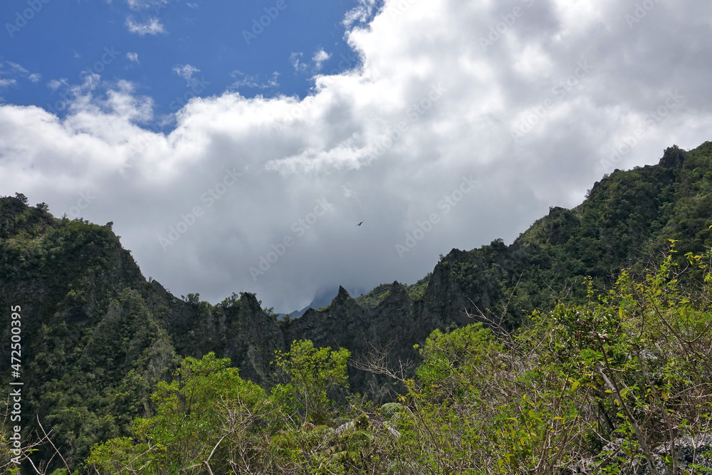 Chemins de randonnée sur l'île de la Réunion dans le cirque de Mafate en direction de Marla