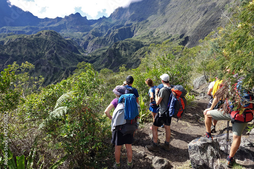 Chemins de randonnée sur l'île de la Réunion dans le cirque de Mafate en direction de Marla photo