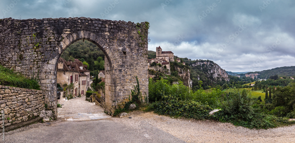 Saint Cirq Lapopie (Lot, France) - Vue panoramique du village et de la vallée du lot