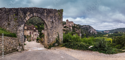 Saint Cirq Lapopie (Lot, France) - Vue panoramique du village et de la vallée du lot