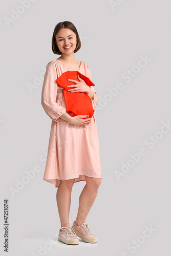 Young pregnant woman with b...