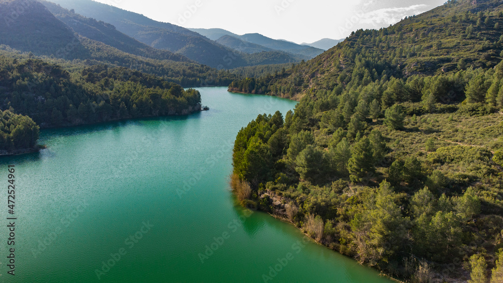 Paisaje río naturaleza verde árboles montañas y agua LA FOIA Castellón España