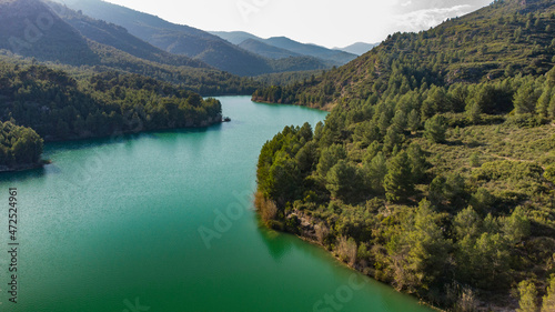 Paisaje río naturaleza verde árboles montañas y agua LA FOIA Castellón España