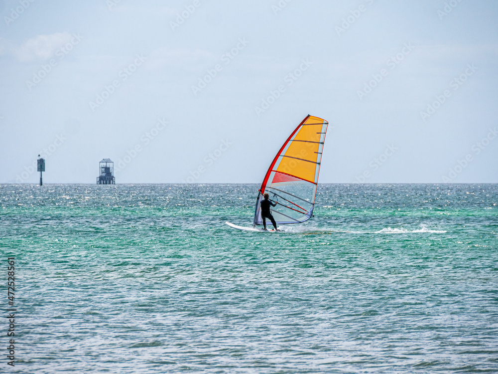 Naklejka premium Zipping Left