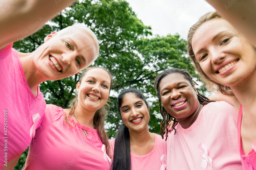 Obraz premium Women fighting breast cancer