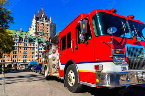 Valokuva Fire engine truck, Frontenac Castle in Quebec