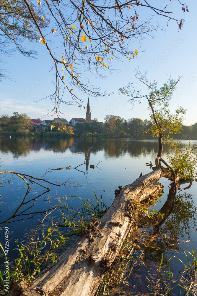 Autumn landscape of the village of Lubniewice, western Poland  - obrazy, fototapety, plakaty 