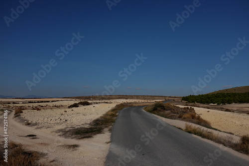 Petite route dans la campagne andalouse.