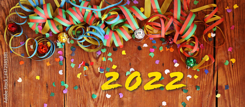 2022 konfetti und luftschlangen banner