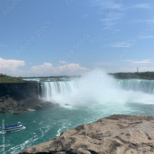 Fototapeta Naklejka Na Ścianę i Meble -  Niagara Falls From a Cliff