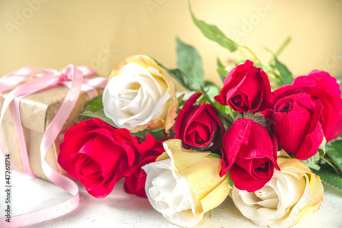  Gift box and roses background