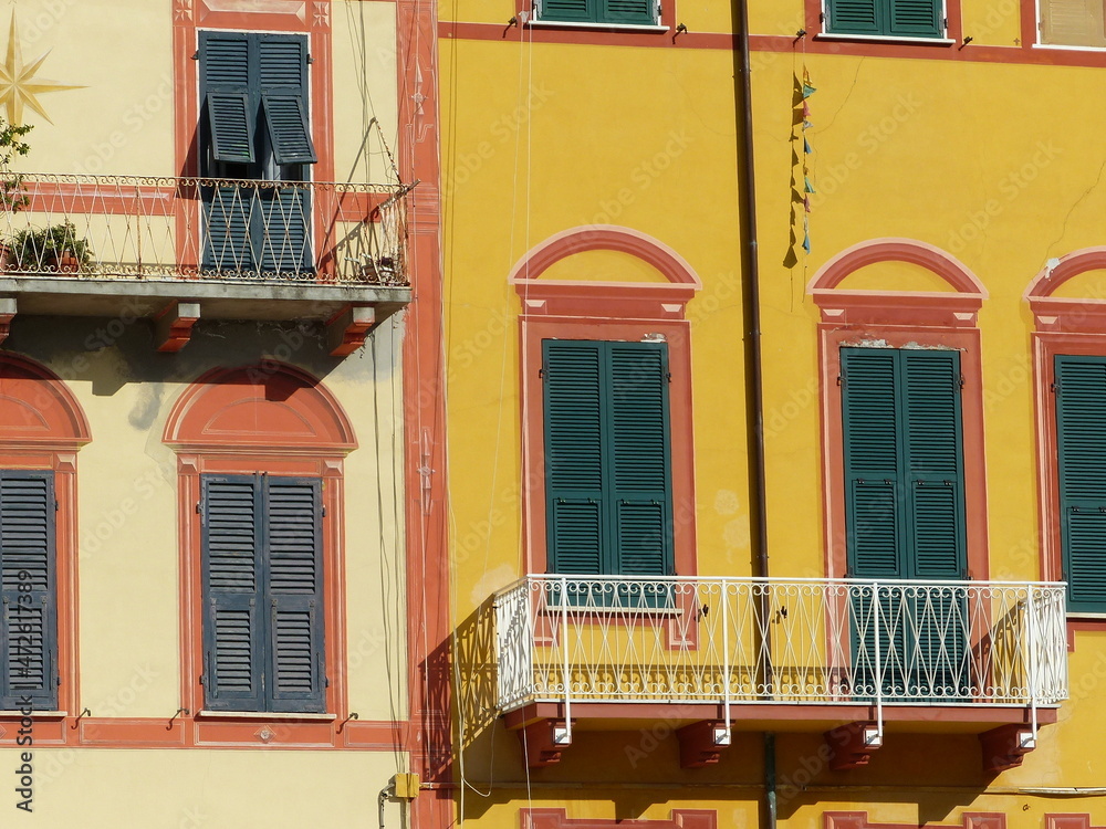 Lerici italie bâtiments jaunes