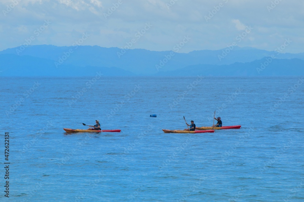 Naklejka premium boat on the sea