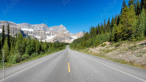 Scenic road trip. Icefields Parkway between Jasper and Banff, Canada 
