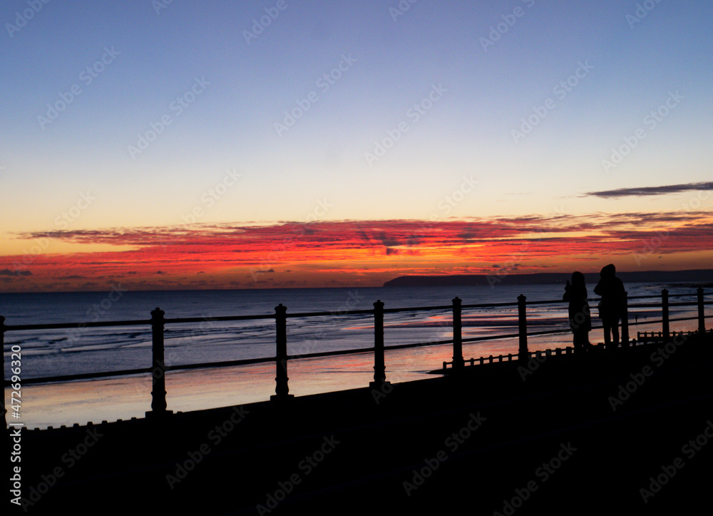 The Winter Sun Glows Goodnight.