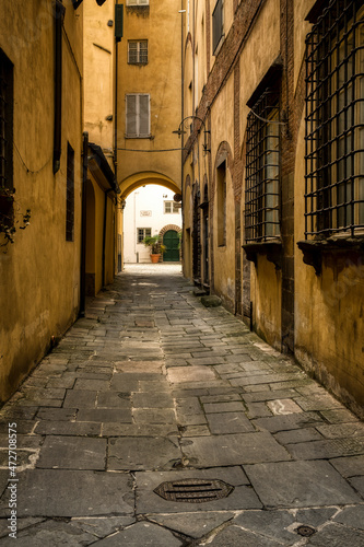 Italy  Lucca  alleyway.