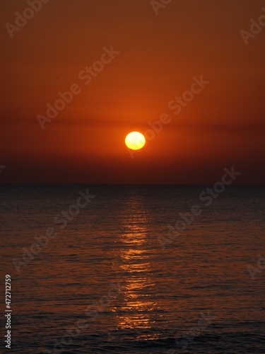 Fototapeta Naklejka Na Ścianę i Meble -  Sunrises  over the sea
Sony A1
Portrait 