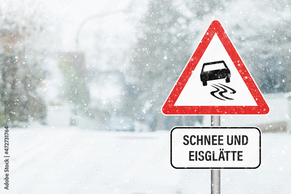 Verkehrsschild - Vorsicht: Schnee und Eisglätte Verkehrsschild - Vorsicht: Schnee und Eisglätte