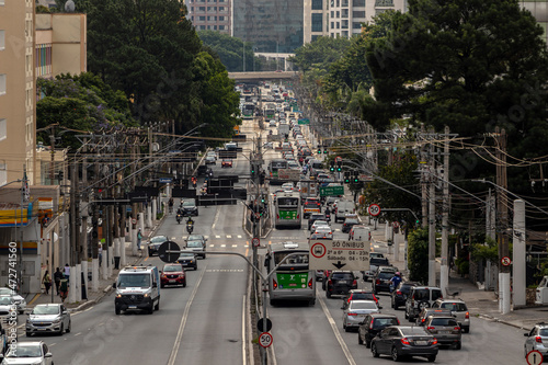 Fototapeta Naklejka Na Ścianę i Meble -  Traffic on Francisco Matarazzo Avenue in west side of Sao Paulo city
