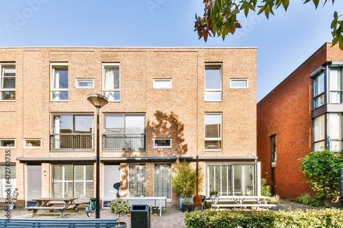 Canvas Print Precarious view of a multi-storey brick building