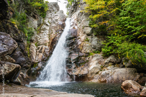 Fototapeta Naklejka Na Ścianę i Meble -  Glen Ellis Falls on the Ellis River in Pinkham Notch, New Hampshire