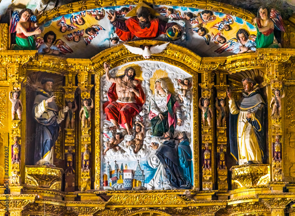 Fototapeta premium Altar, Church of Santo Domingo, Puebla, Mexico. Built in 1600's