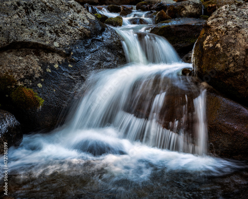 Fototapeta Naklejka Na Ścianę i Meble -  USA, California, Yosemite National Park, Alder Creek and icicles