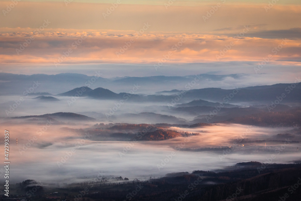 Obraz premium Late autumn views from the highest peak of the Karkonosze Mountains - Śnieżka.