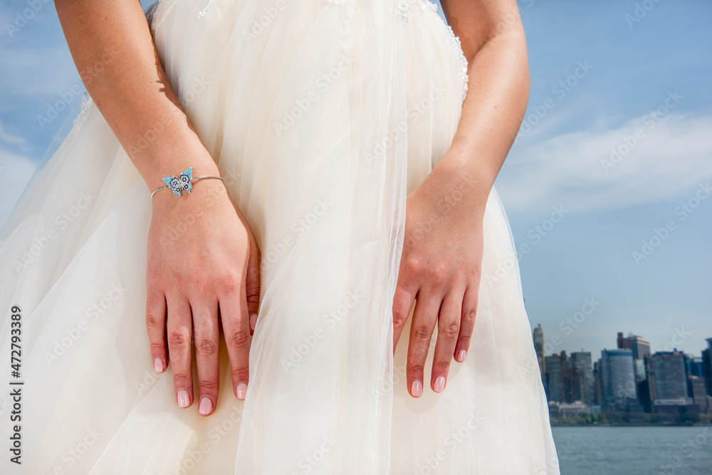 hands of bride and groom hands of bride and groom